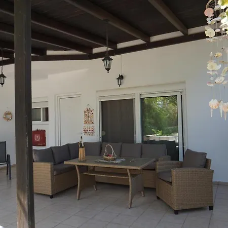 Nicholas Waves * Lardos