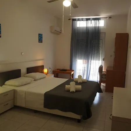 Nicholas Waves Lardos