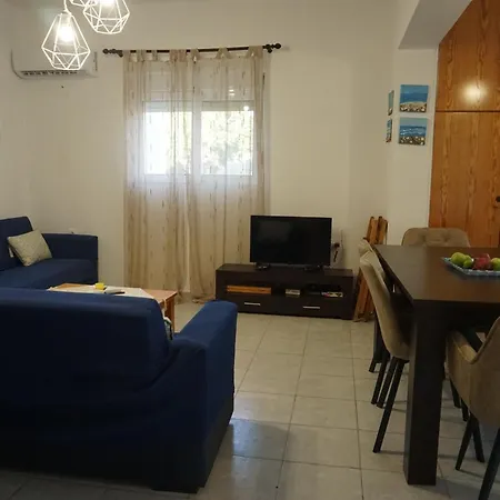 Nicholas Waves Lardos