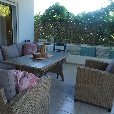 Daire Nicholas Waves *