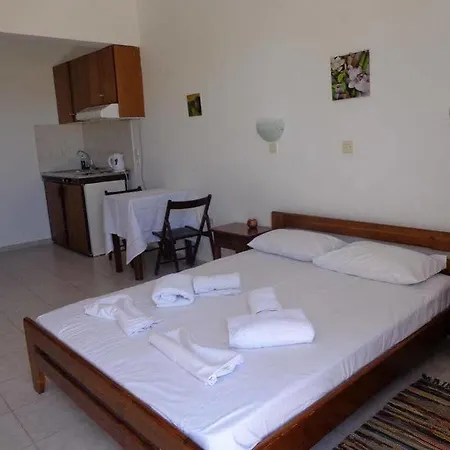 Nicholas Waves Daire